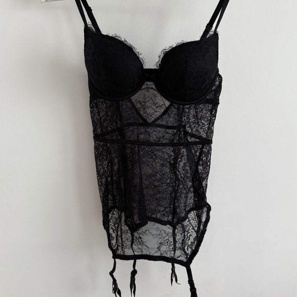 Chic Black Lace Bustier with Garters - Picture 1 of 6